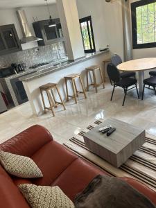 Η κουζίνα ή μικρή κουζίνα στο Nr 2 appartement 1 chambre salon Natangue Sud