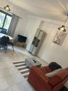 Χώρος καθιστικού στο Nr 2 appartement 1 chambre salon Natangue Sud