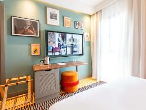 TV a/nebo společenská místnost v ubytování Mercure Shéhérazade Rabat
