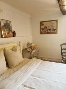 Postel nebo postele na pokoji v ubytování La Bastide des Pins