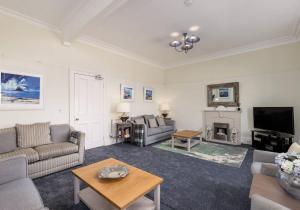 Posezení v ubytování 5 Bedroom Apartment in North Berwick