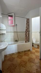 Bilik mandi di Hotel Le Gardenia (ex Lutetia)