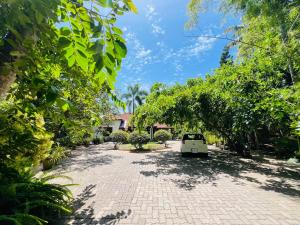 尼甘布克尚度假屋的中间有车道