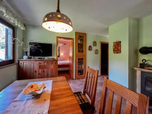 TV a/nebo společenská místnost v ubytování Casa Kolpa + 23 fotografií