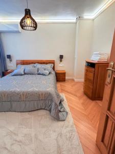a bedroom with a bed and a wooden floor at На 2 мин от плажа!Victoria- две спални делукс до Морската градина и центъра in Burgas