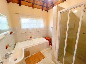 Fotografie z fotogalerie ubytování Protea Ridge Guest Cottages and Conference Centre v destinaci Roodepoort + 48 fotografií