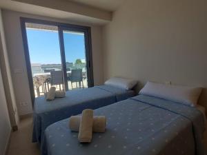 Habitación con 2 camas individuales y balcón. en Hermoso apartamento en Pulpi con jardín compartido y vistas al mar - ES-376-25, en Pulpí 24 fotos más