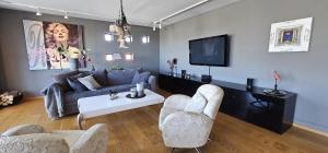 Posezení v ubytování Spacious and exclusive house in Stenungsund with pool, sauna and close to the sea