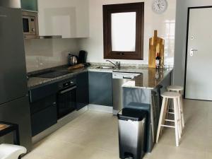 Η κουζίνα ή μικρή κουζίνα στο Hermoso apartamento con piscina comunitaria en San Juan de los Terreros - ES-376-26