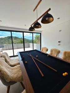 Τραπέζι μπιλιάρδου στο House in Campos do Jordão