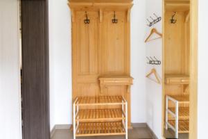 a room with wooden cabinets and a wooden bench at Sophie -203- in Mittenwald +12 photos