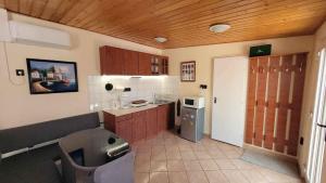 A kitchen or kitchenette at Apartments in Siofok - Balaton 35627