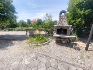Vonkajšia záhrada v ubytovaní Apartments in Jadranovo 42066