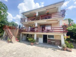 Balkón alebo terasa v ubytovaní Apartments in Jadranovo 42066