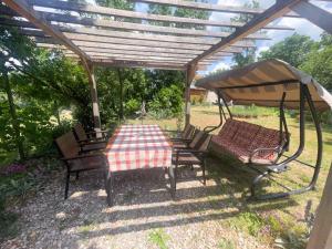 Vonkajšia záhrada v ubytovaní Apartments in Jadranovo 42066