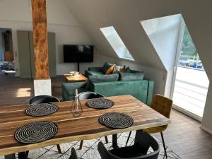 TV a/nebo společenská místnost v ubytování Ferienwohnung Hafenblick