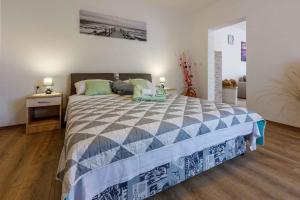 Posteľ alebo postele v izbe v ubytovaní Apartments in Crikvenica 39208