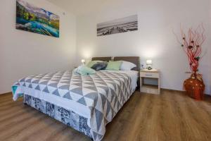 Posteľ alebo postele v izbe v ubytovaní Apartments in Crikvenica 39208