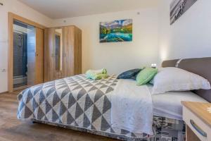 Posteľ alebo postele v izbe v ubytovaní Apartments in Crikvenica 39208