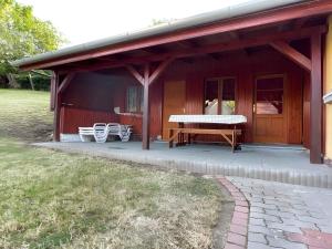 Vonkajšia záhrada v ubytovaní Holiday home Fonyod 10