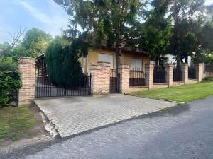 Budova, v ktorej sa dovolenkový dom nachádza