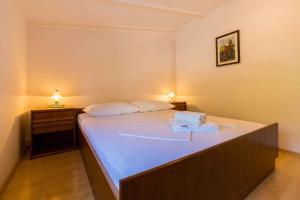 Posteľ alebo postele v izbe v ubytovaní Two-Bedroom Apartment in Crikvenica XXXIII
