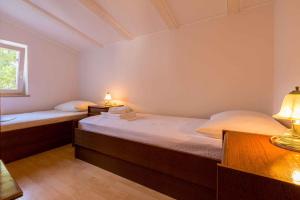 Posteľ alebo postele v izbe v ubytovaní Two-Bedroom Apartment in Crikvenica XXXIII