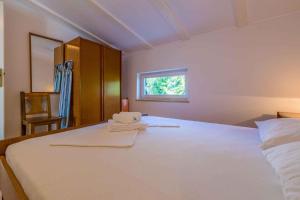 Posteľ alebo postele v izbe v ubytovaní Two-Bedroom Apartment in Crikvenica XXXIII