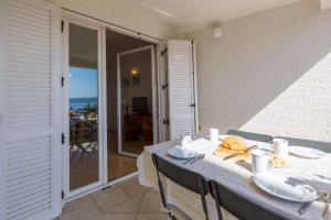 Balkón alebo terasa v ubytovaní Two-Bedroom Apartment in Crikvenica XXXIII + 13 fotografií