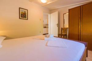 Posteľ alebo postele v izbe v ubytovaní Two-Bedroom Apartment in Crikvenica XXXIII