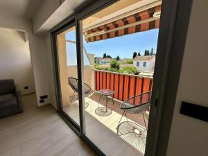 a balcony with a view of a patio with chairs at Appartement 2 pièces à Cavalaire avec Climatisation et Parking privé - FR-1-226B-216 in Cavalaire-sur-Mer
