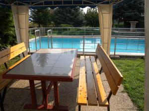 The swimming pool at or close to Apartments in Felsopahok - Balaton 19019