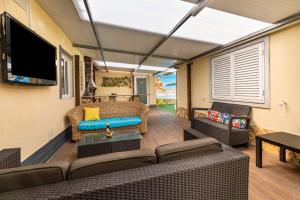 Μια τηλεόραση ή/και κέντρο ψυχαγωγίας στο Zen Village Rosa