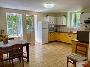 Η κουζίνα ή μικρή κουζίνα στο Relaxing family retreat