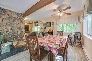 Posezení v ubytování Indoor Pool Access Cabin in Lakes of the North!