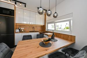 Köök või kööginurk majutusasutuses Nova Luxury Residence apartment with private heated pool