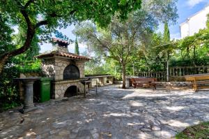 Vonkajšia záhrada v ubytovaní Studio in Crikvenica II