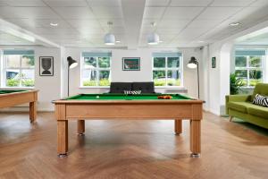 a room with a pool table and a couch at For Students Only - Snow Island in Huddersfield in Huddersfield