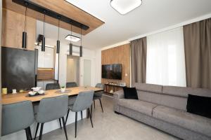 Televiisor ja/või meelelahutuskeskus majutusasutuses Nova Luxury Residence apartment with private heated pool