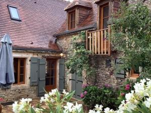 an old stone house with green doors and windows at Gîte en Périgord avec piscine privée, animaux acceptés - FR-1-616-494 in Florimont-Gaumiers
