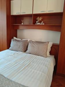 Łóżko lub łóżka w pokoju w obiekcie Antemma Apartment