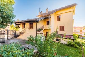 a house with a gate and a yard at Appartamento Villanova in Villanova Strisaili
