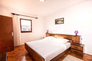 Posteľ alebo postele v izbe v ubytovaní Holiday home in Rakalj - Istrien 8724
