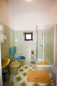Kúpeľňa v ubytovaní Holiday home in Rakalj - Istrien 8724