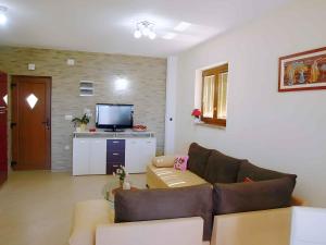 Kuchyňa alebo kuchynka v ubytovaní Apartment in Jadranovo with Two-Bedrooms 1