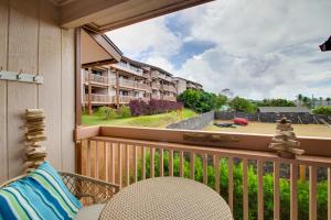 Balkón nebo terasa v ubytování Saltwater Pool Access Lihue Gem Near Bar and Grill!