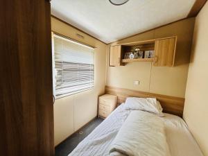 Katil atau katil-katil dalam bilik di The Pad- 3 bed 2 bath, caravan Lido Beach