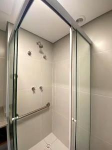a shower with a glass door in a bathroom at Apartamento Aconchegante na Vila Mariana in Sao Paulo