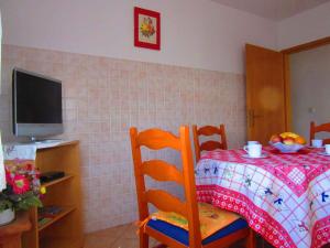 Televízia a/alebo spoločenská miestnosť v ubytovaní Apartment in Pula - Istrien 11382