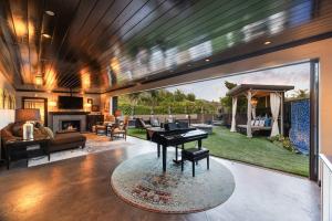 a living room with a table and a fireplace at New Listing Burbank Bungalow by Colby&Conrad in Los Angeles